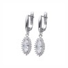 KOLCZYKI SREBRNE WISZĄCE  Z GŁÓWNĄ BEZBARWNĄ CYRKONIĄ OTOCZONĄ JASNYMI CYRKONIAMI