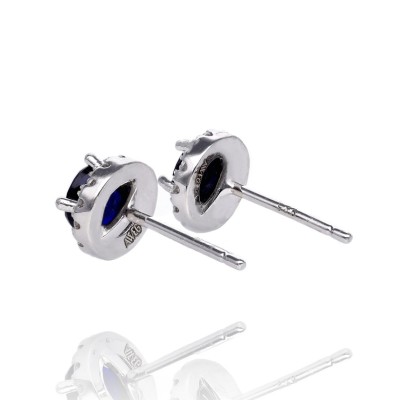 Kolczyki srebrne z szafirem otoczonym cyrkoniami na sztyft