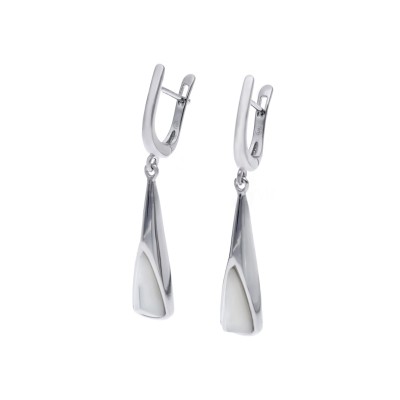 Kolczyki srebrne z masą perłową w kształcie trójkąta na angielskim zapięciu