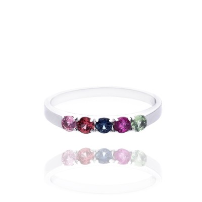 Pierścionek srebrny z delikatnymi oczkami wypełnionymi multi-szafirami