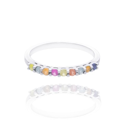 Pierścionek srebrny z delikatnymi oczkami wypełnionymi multiszafirami