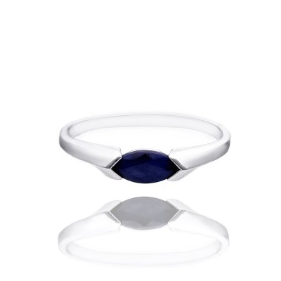 Pierścionek srebrny z szafirem w kształcie markizy