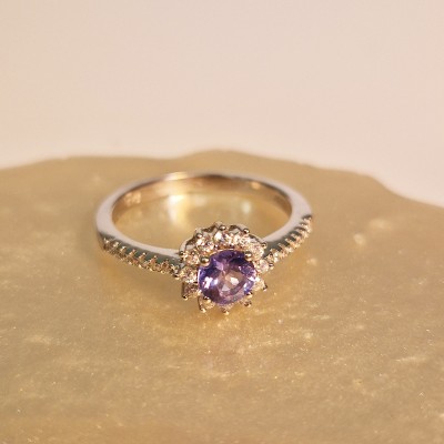 Kolczyki srebrne z tanzanitem oraz cyrkoniami w formie kwiatowej na sztyft