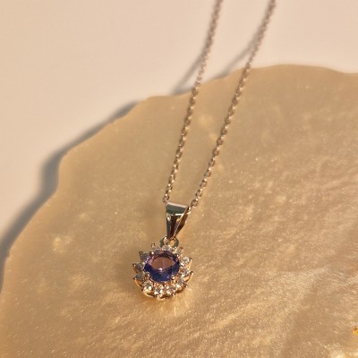 Kolczyki srebrne z tanzanitem oraz cyrkoniami w formie kwiatowej na sztyft