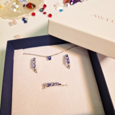 Pierścionek srebrny z trzema oczkami - tanzanitem