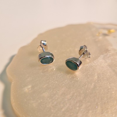 Kolczyki srebrne ze szmaragdem na sztyft