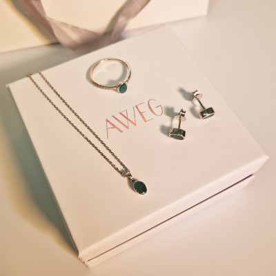 Pierścionek srebrny z szmaragdem - oczko w owalnym kształcie