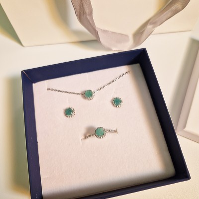 Naszyjnik srebrny ze szmaragdem otoczonym cyrkoniami