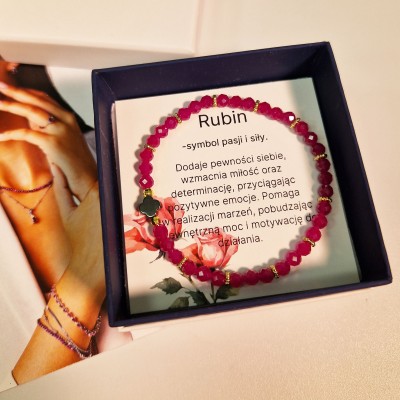 Bransoletka z rubinem i koralikami w kolorze złotym - przekładana