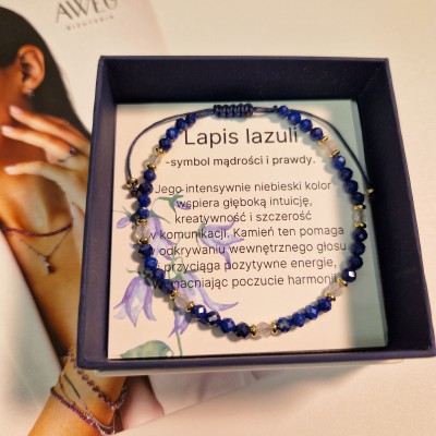 Bransoletka z lapisem lazuli i koralikami w kolorze złotym - zaciągana