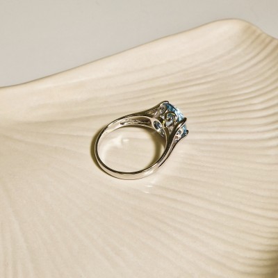 Pierścionek srebrny z topazem