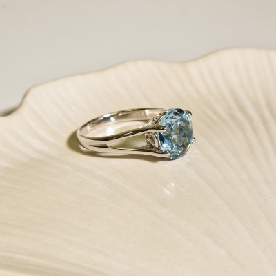 Pierścionek srebrny z topazem