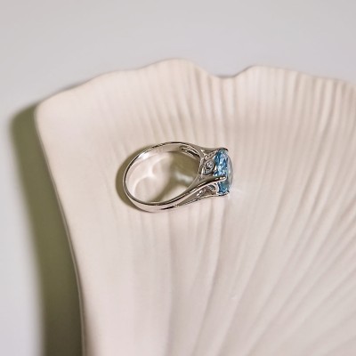 Pierścionek srebrny z topazem