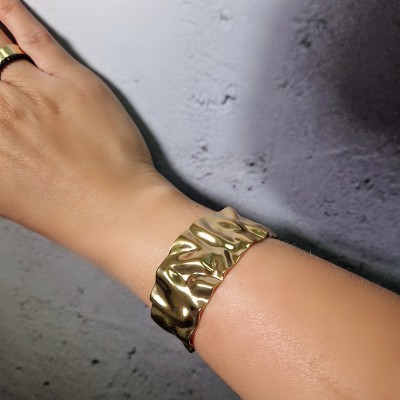 Bransoletka ze stali szlachetnej mankietowa o wyjątkowym, artystycznym wykończeniu