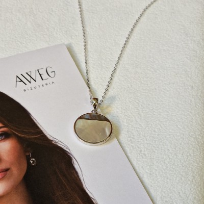 Naszyjnik srebrny okrągły z masą perłową