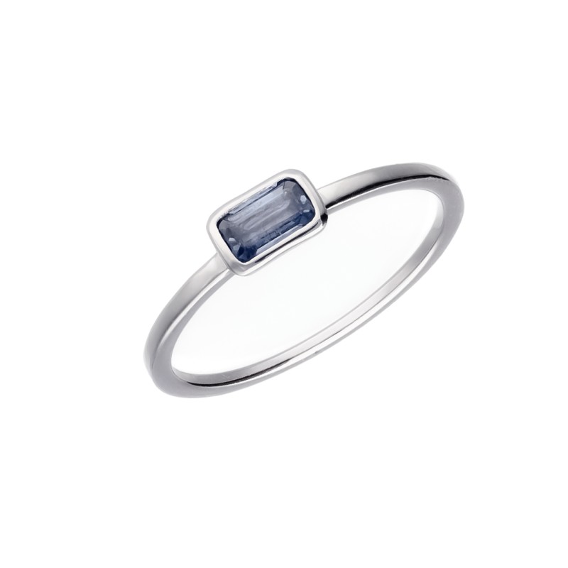 Pierścionek srebrny z szafirem w prostokątnej oprawie