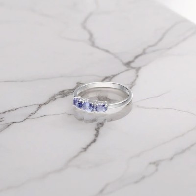 Pierścionek srebrny z trzema oczkami - tanzanitem