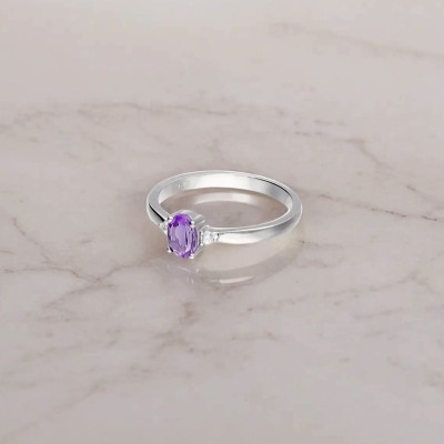 Pierścionek srebrny z ametystem oraz cyrkoniami
