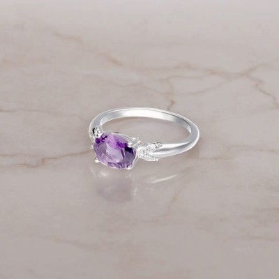 Pierścionek srebrny z ametystem oraz ozdobną obrączką