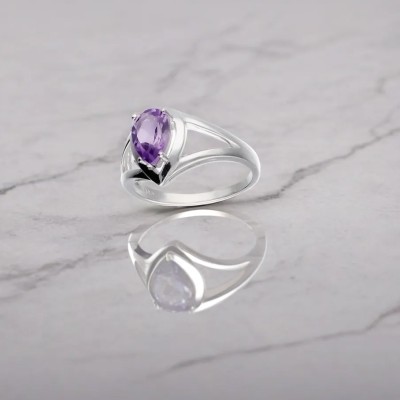 Pierścionek srebrny z ametystem w kształcie łezki