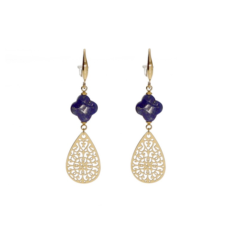 Kolczyki złocone ze stali szlachetnej z ażurową zawieszką i koniczyną z lapis lazuli
