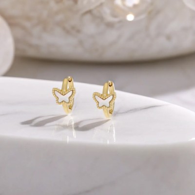 Kolczyki złocone ze stali szlachetnej kółka z motylkami z masą perłową