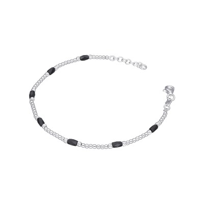 Bransoletka srebrna z drobnymi czarnymi koralikami na ozdobnym łańcuszku połączonym kuleczkami