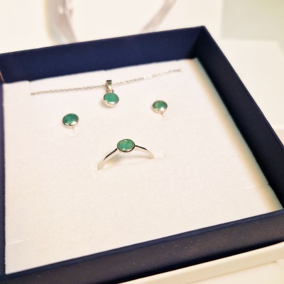 Pierścionek srebrny z okrągłym oczkiem ze szmaragdem