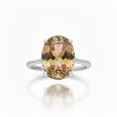 Pierścionek srebrny z dużym kamieniem centralnym sultanitem